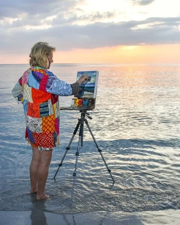Elsie painting in water